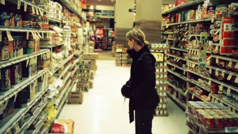 Negozi e supermercati aperti o no il Primo Maggio? La battaglia continua