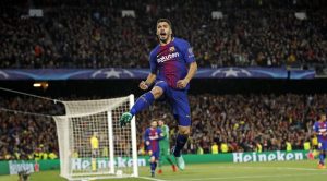 Luis Suarez esulta per il Barcellona