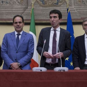 Governo: il Pd da Fico, possibilismo