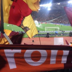 Ultrà laziali e romanisti, il derby delle idiozie razziste e fasciste non finisce mai: una vergogna per la Capitale