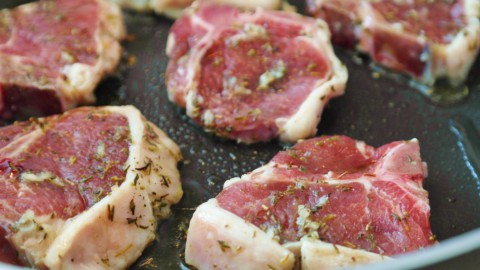 Meat, skyrocketing prices: lamb +31%, chicken +17%