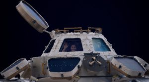 Samantha Cristoforetti in una navicella aerospaziale