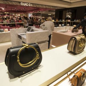 Dari Gucci ke Google: Kas negara berkembang berkat nama-nama besar