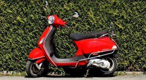 Una vespa rossa