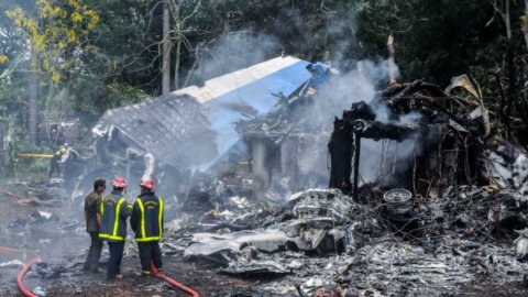 Cuba, precipita aereo al decollo: oltre 100 morti