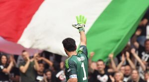 Buffon saluta la Juve
