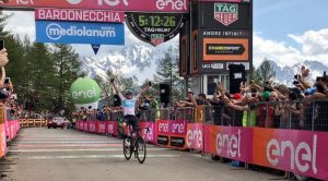 Chris Froome sul traguardo di Bardonecchia al Giro