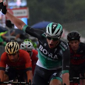 Giro: Bennetts Zugabe in Imola, Yates immer im rosa Trikot