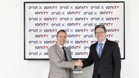 Enel: 20 انتہائی تیز چارجنگ اسٹیشنز کے لیے Ionity کے ساتھ معاہدہ