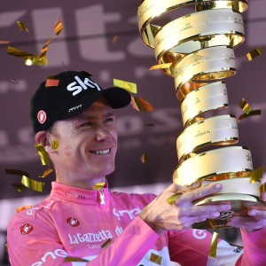 Giro : Froome triomphe, mais les nids de poule à Rome gâchent la fête