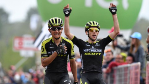 Giro: l’Etna esalta Chaves e manda in rosa Yates