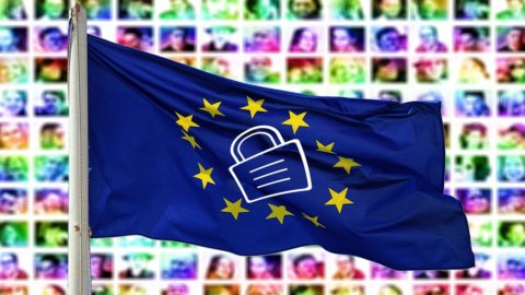 プライバシー、新しい欧州 GDPR 規制が明日発効します