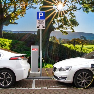 Auto elettrica, Enel X entra in Hubject: i vantaggi per i clienti