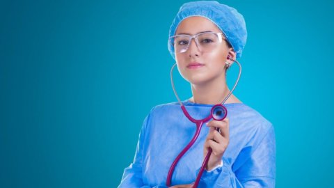 Manœuvre, professions de santé sans titre : voici les nouvelles règles