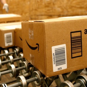 Poste-Amazon accordo per consegna pacchi e-commerce