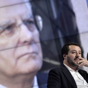 O confronto entre a Lega e o Quirinale incendiou a rua de Conte