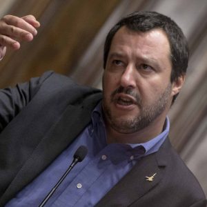 Migranti, Salvini chiude i porti italiani: “Aquarius approdi a Malta”