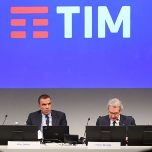 Telecom, vince il fondo Elliott: sconfitta Vivendi