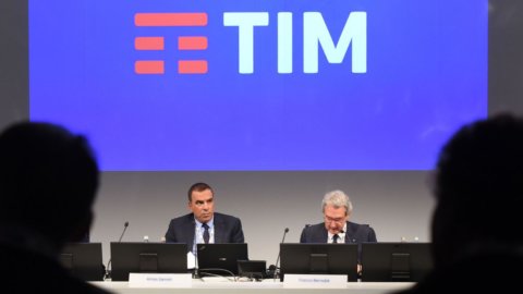 Telecom, vince il fondo Elliott: sconfitta Vivendi