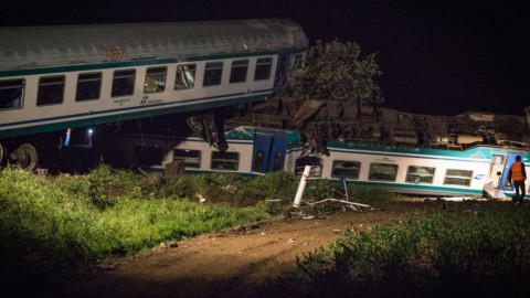 Train hits truck and derails: 2 dead and dozens injured