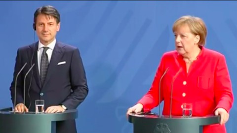 Migrants, Conte to Merkel: "Either the EU changes or Schengen ends"