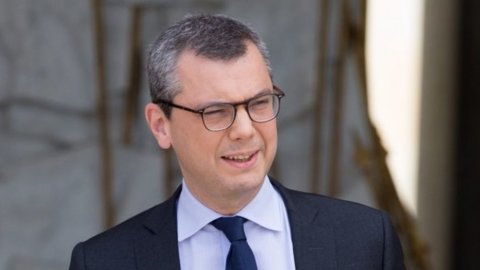 Prancis, tangan kanan Macron di garis bidik korupsi