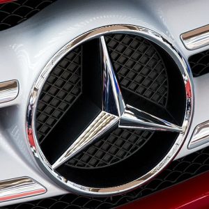 Daimler vítima de deveres, lançou aviso de lucro: estoque baixo