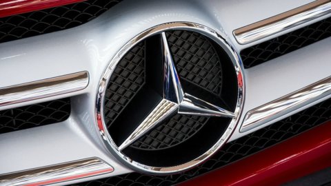 Daimler cai no Dieselgate, Ferrari voa com a marca