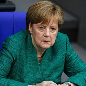 Ue: scontro sulle nomine, Merkel in declino