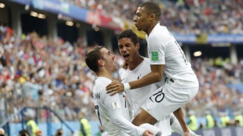 WM, Frankreich Erster Halbfinalist: Uruguay ko