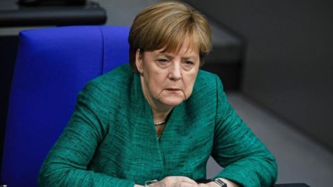 Migranti, Merkel: “Un accordo con l’Italia era impossibile”