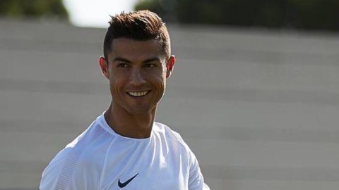 Ronaldo alla Juve: l’affare del secolo è ufficiale, al Real 105 milioni