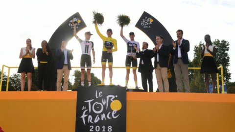 Tour: Parigi incorona Thomas, esaltando la forza del  ciclismo Uk