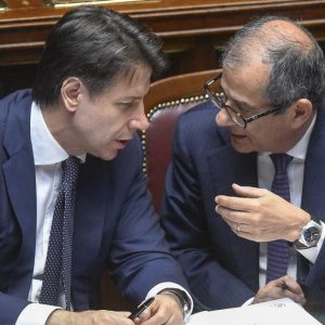 Manœuvre, Conte signe une trêve avec l'UE : déficit à 2,04%