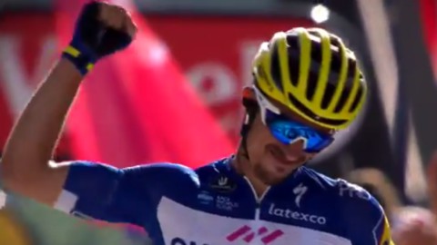 Tour: sulle Alpi domina il duo Alaphilippe-Van Avermaet