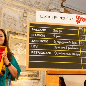 Premio Strega: "La chica de la Leica" vence a Mondadori-Rizzoli