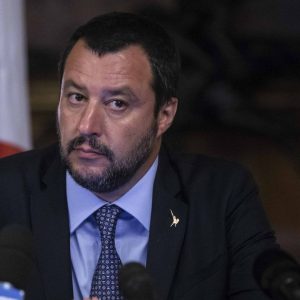 Tarifsiz Salvini: bankalara yardım sözü veriyor ama onlar halkın düşmanı değil miydi?