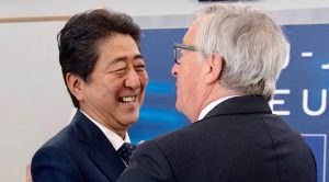 Shinzo Abe e Jean Claude Juncker