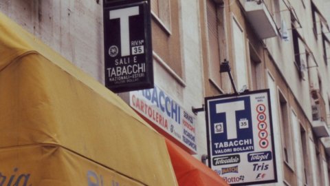 Intesa Sanpaolo lança retiradas de tabaco