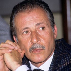 Melalui D'Amelio, Mattarella: "Republik membungkuk mengenang Borsellino". Meloni di Palermo dengan antrian kontroversi