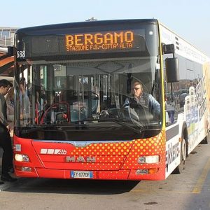 În Bergamo, permisele de transport în comun se plătesc cu telefonul mobil