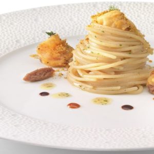 Spaghettini cu sos de hamsii si peste steag: reteta lui Gennarino Esposito