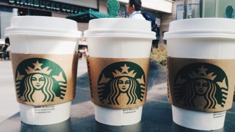 Coffee, Starbucks opens a megastore in the heart of Milan