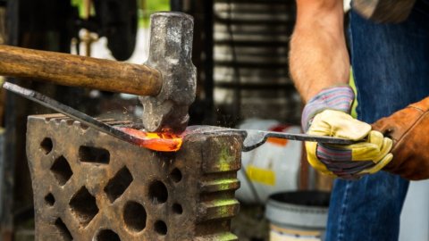 Lavorare meno per lavorare tutti? La via non è quella francese