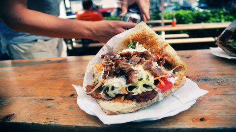 Pizza, Frittiertes und Döner: Geschäfte boomen, aber 50 % schließen innerhalb von 5 Jahren