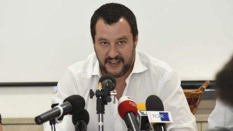 Migrantes, disputa Itália-Alemanha: Salvini ameaça fechar aeroportos