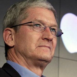 Apple: al Ceo Cook un maxi bonus da 120 milioni