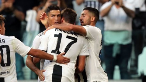 Super CR7'den Juve de Napoli'yi uzatıyor ve uçuyor