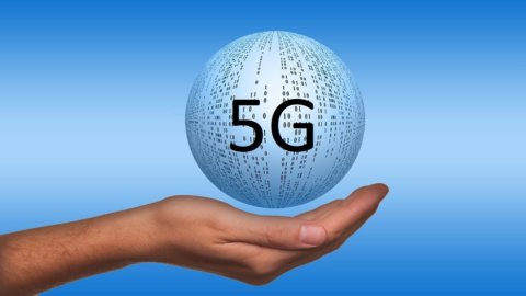 Asta frequenze 5G, torri tv ed enigma Persidera