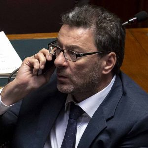 Giorgetti, was für ein Durcheinander bei den italienischen Kandidaturen für den Vorstand der EZB und für das Amt des Präsidenten der EIB